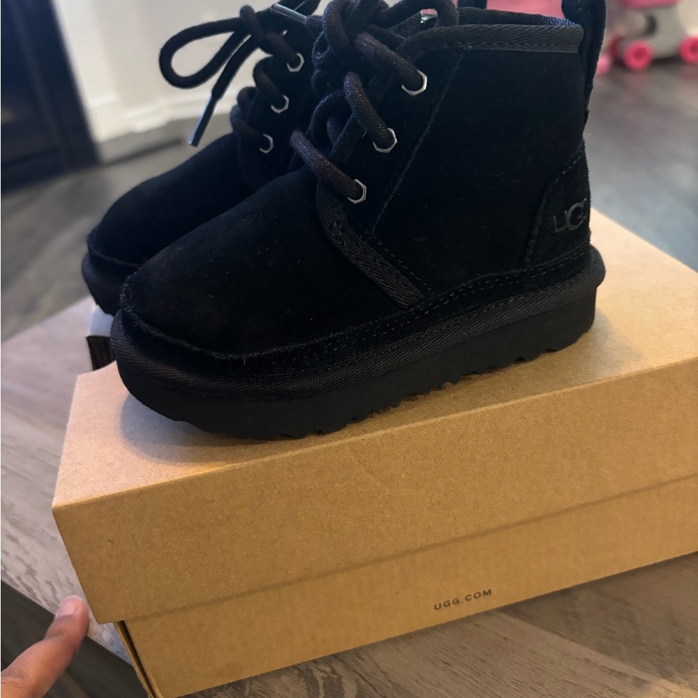 Toddler UGG Neumels Size 7- comes with box